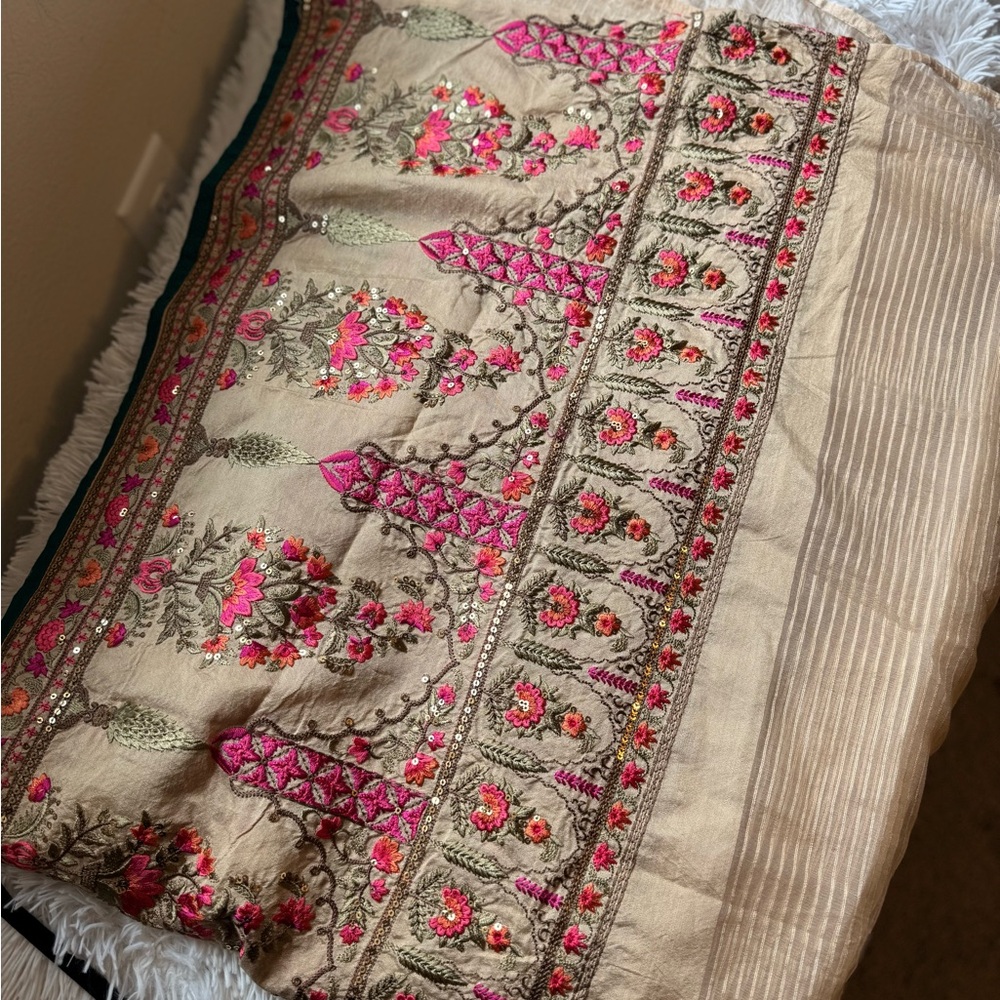 Gorgeous Ethinic 2 pc semi formal - Picture 3 of 4